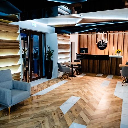 Hotel Goya Boutique Тыргу-Жиу Экстерьер фото