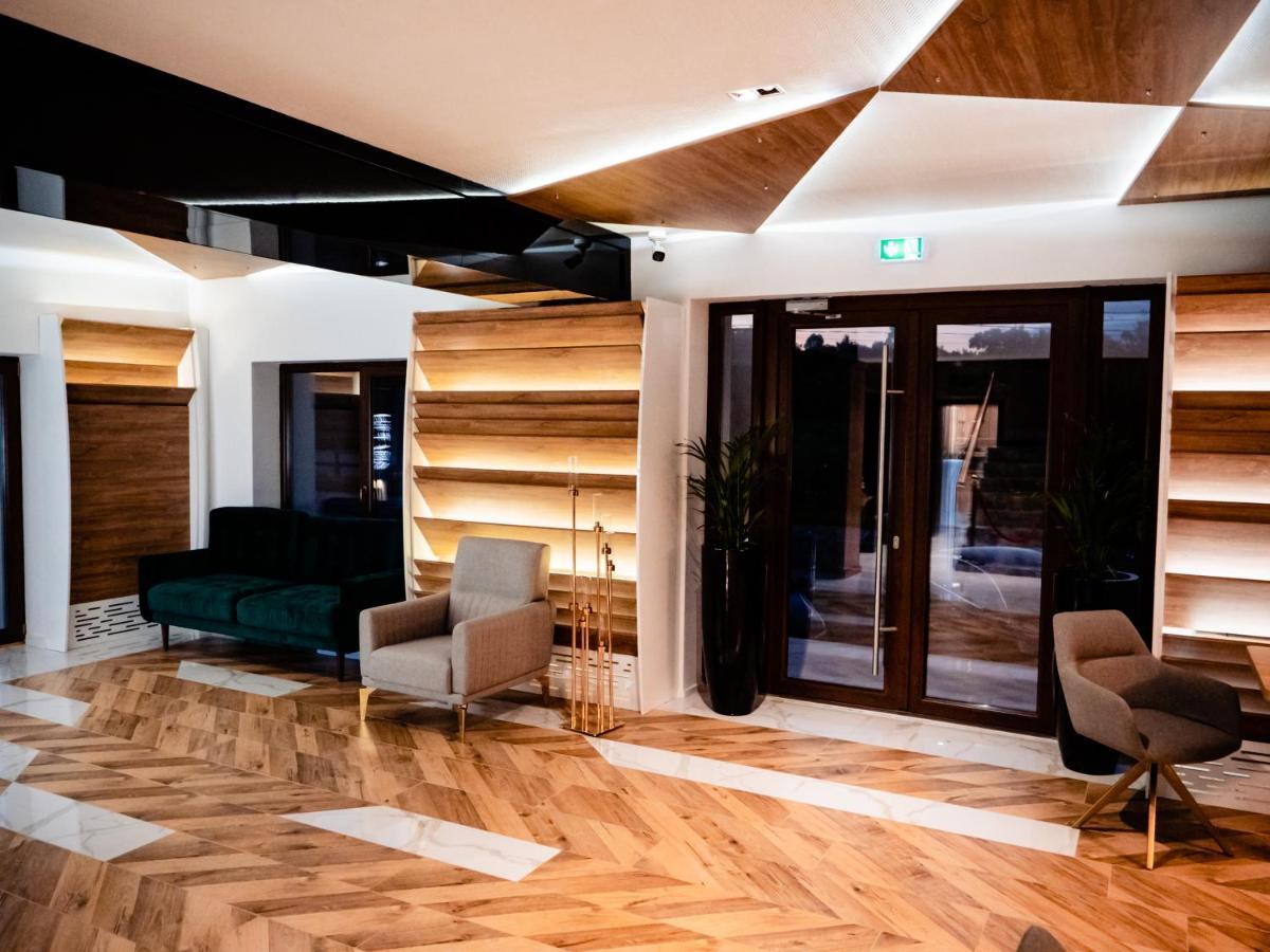 Hotel Goya Boutique Тыргу-Жиу Экстерьер фото