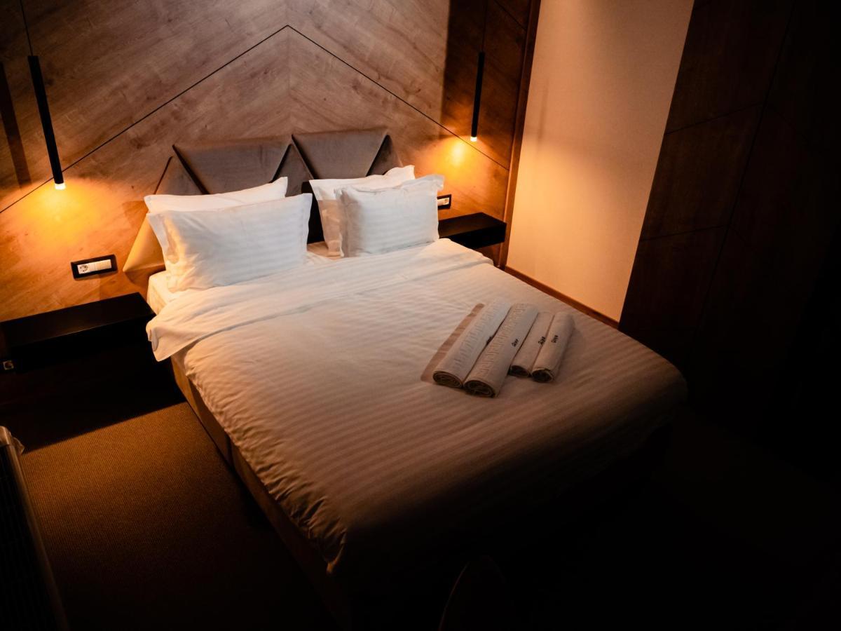 Hotel Goya Boutique Тыргу-Жиу Экстерьер фото