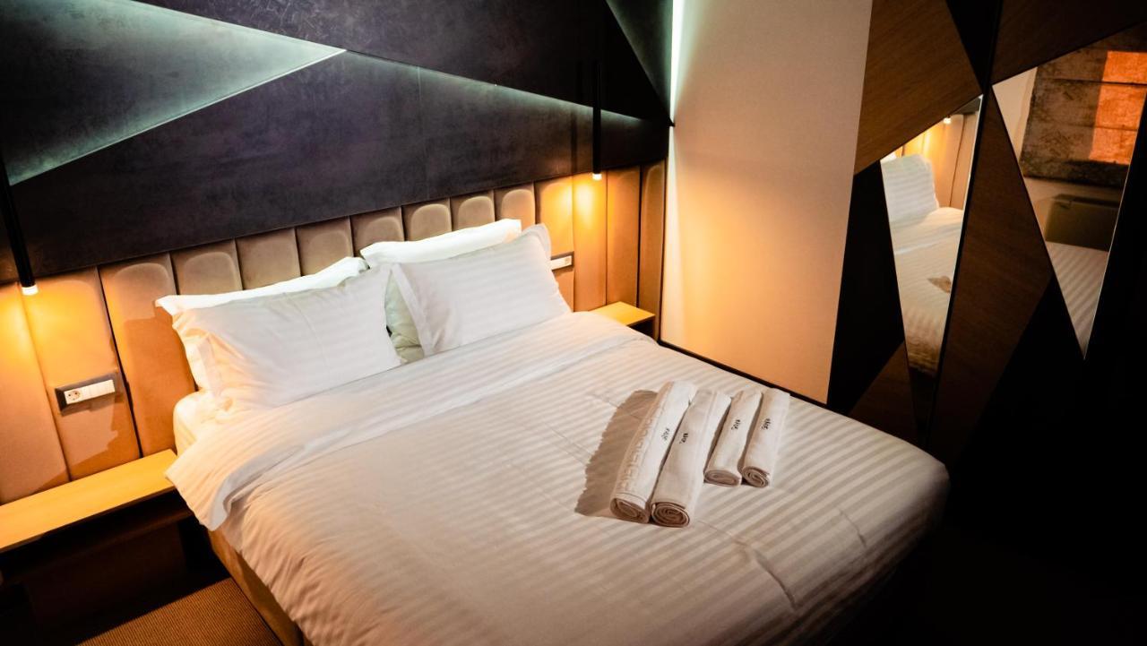 Hotel Goya Boutique Тыргу-Жиу Экстерьер фото