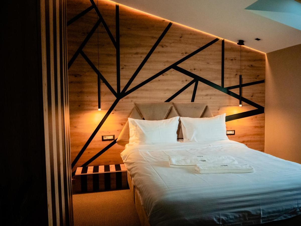 Hotel Goya Boutique Тыргу-Жиу Экстерьер фото