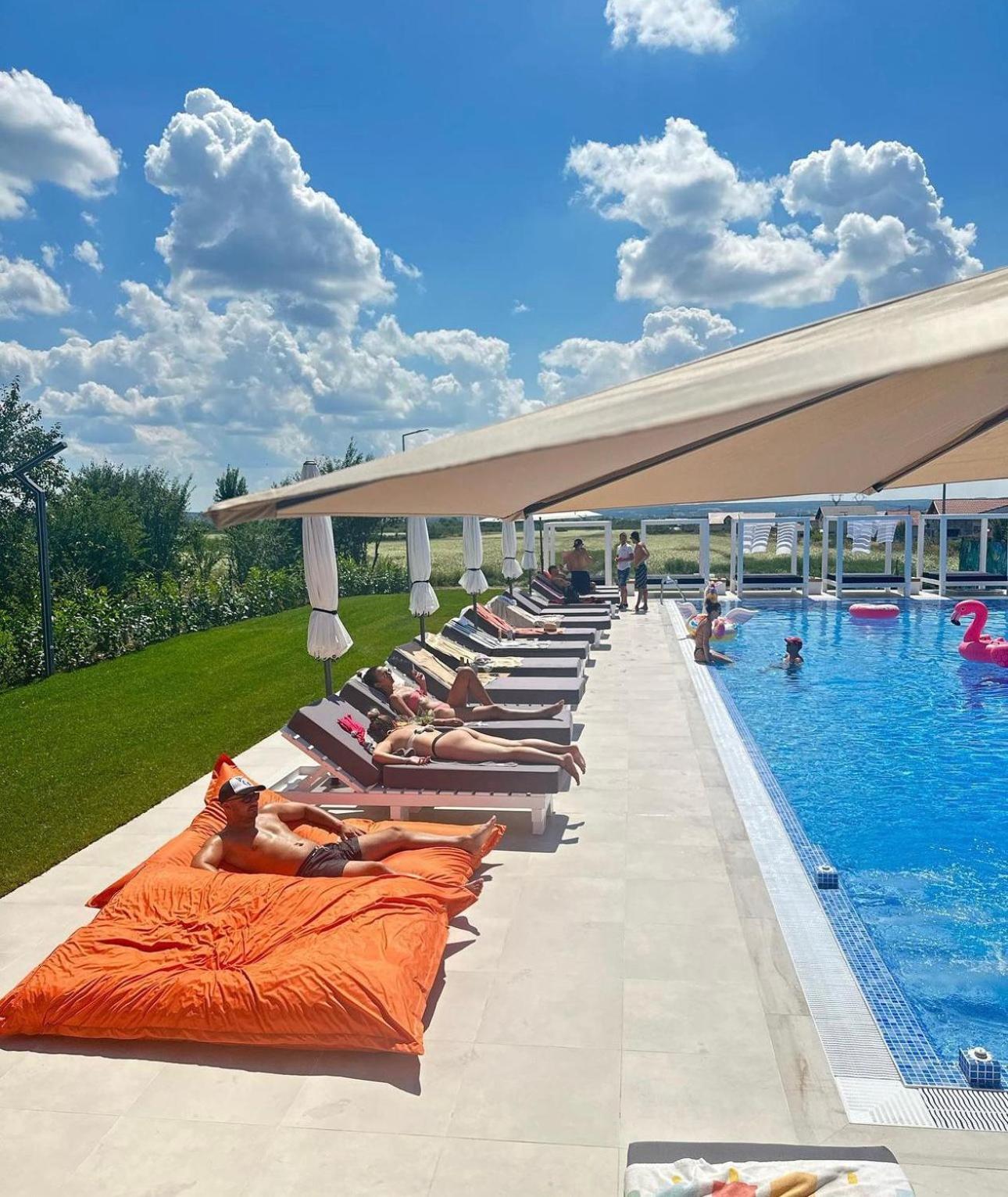 Hotel Goya Boutique Тыргу-Жиу Экстерьер фото