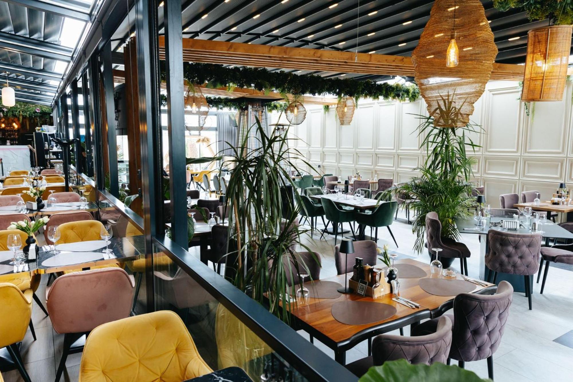 Hotel Goya Boutique Тыргу-Жиу Экстерьер фото