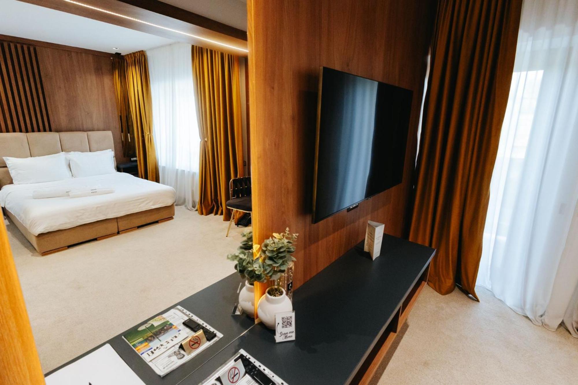 Hotel Goya Boutique Тыргу-Жиу Экстерьер фото